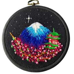 NWT🌸 Mt. Fuji Japan 🗻 Hand embroidered Wall Decor
